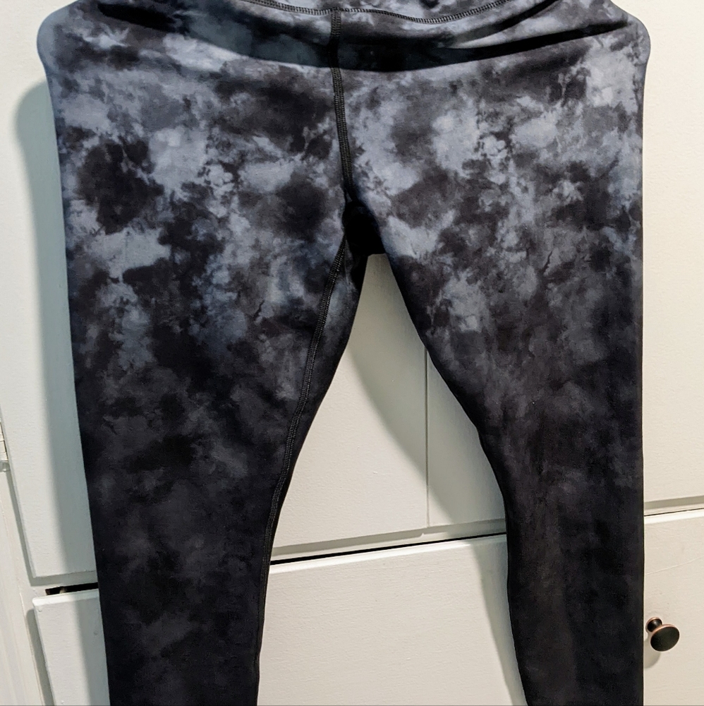 Athleta Elation Printed 7/8 tight Leggings Size M